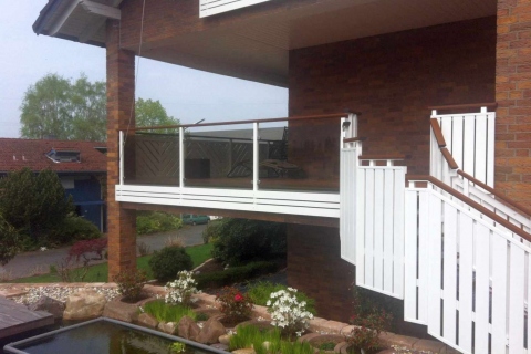 G025-Glas-Aluminium-Balkone-Balkongelaender-Rieb-Balkone-Wartungsfrei-Gelaender-Nie-mehr-Streichen