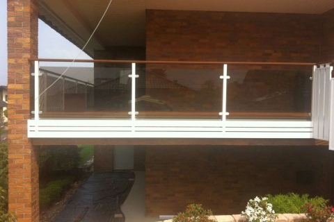 G026-Glas-Aluminium-Balkone-Balkongelaender-Rieb-Balkone-Wartungsfrei-Gelaender-Nie-mehr-Streichen