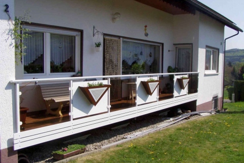 G031-Glas-Aluminium-Balkone-Balkongelaender-Rieb-Balkone-Wartungsfrei-Gelaender-Nie-mehr-Streichen