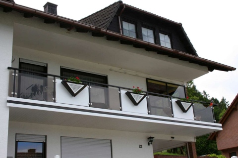 G032-Glas-Aluminium-Balkone-Balkongelaender-Rieb-Balkone-Wartungsfrei-Gelaender-Nie-mehr-Streichen