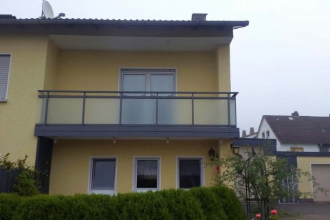 G035-Glas-Aluminium-Balkone-Balkongelaender-Rieb-Balkone-Wartungsfrei-Gelaender-Nie-mehr-Streichen