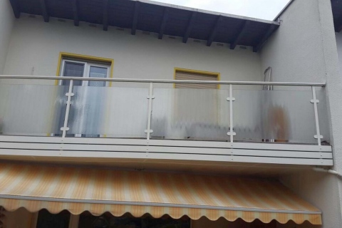 G041-Glas-Aluminium-Balkone-Balkongelaender-Rieb-Balkone-Wartungsfrei-Gelaender-Nie-mehr-Streichen