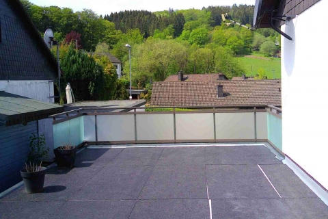 G046-Glas-Aluminium-Balkone-Balkongelaender-Rieb-Balkone-Wartungsfrei-Gelaender-Nie-mehr-Streichen