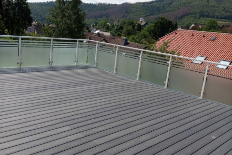 G052-Glas-Aluminium-Balkone-Balkongelaender-Rieb-Balkone-Wartungsfrei-Gelaender-Nie-mehr-Streichen