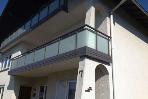 G180-Glas-Aluminium-Balkone-Balkongelaender-Rieb-Balkone-Wartungsfrei-Gelaender-Nie-mehr-Streichen