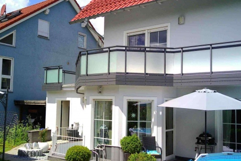 G181-Glas-Aluminium-Balkone-Balkongelaender-Rieb-Balkone-Wartungsfrei-Gelaender-Nie-mehr-Streichen