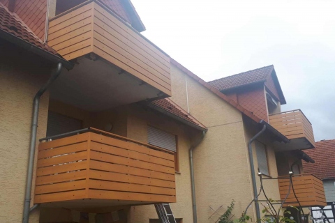 M004-Aluminium-Balkone-Balkongelaender-Rieb-Balkone-Wartungsfrei-Gelaender-Nie-mehr-StreichenMehrfamilienhaus-004