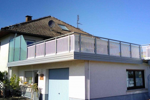 S010-Aluminium-Balkone-Balkongelaender-Rieb-Balkone-Wartungsfrei-Gelaender-Nie-mehr-Streichen