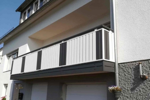 S022-Aluminium-Balkone-Balkongelaender-Rieb-Balkone-Wartungsfrei-Gelaender-Nie-mehr-Streichen