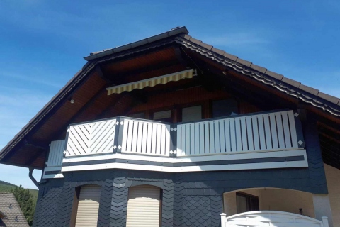 S026-Aluminium-Balkone-Balkongelaender-Rieb-Balkone-Wartungsfrei-Gelaender-Nie-mehr-Streichen