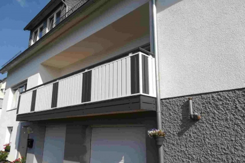 S049-Aluminium-Balkone-Balkongelaender-Rieb-Balkone-Wartungsfrei-Gelaender-Nie-mehr-Streichen