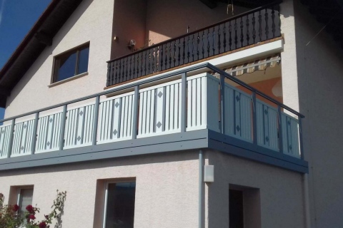 S060-Aluminium-Balkone-Balkongelaender-Rieb-Balkone-Wartungsfrei-Gelaender-Nie-mehr-Streichen