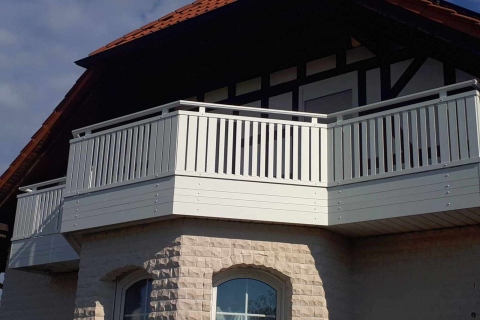 S064-Aluminium-Balkone-Balkongelaender-Rieb-Balkone-Wartungsfrei-Gelaender-Nie-mehr-Streichen