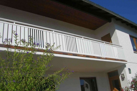 S104-Aluminium-Balkone-Balkongelaender-Rieb-Balkone-Wartungsfrei-Gelaender-Nie-mehr-Streichen