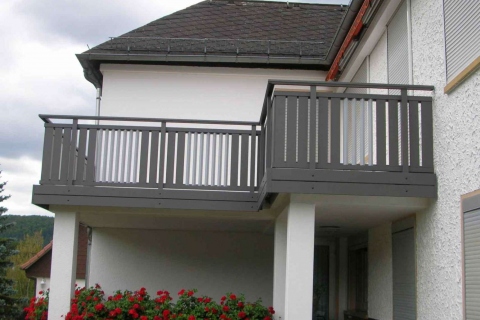 S111-Aluminium-Balkone-Balkongelaender-Rieb-Balkone-Wartungsfrei-Gelaender-Nie-mehr-Streichen