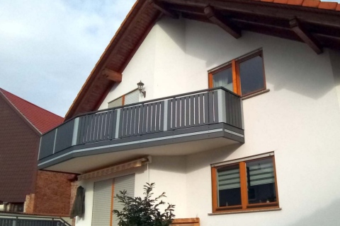S120-Aluminium-Balkone-Balkongelaender-Rieb-Balkone-Wartungsfrei-Gelaender-Nie-mehr-Streichen
