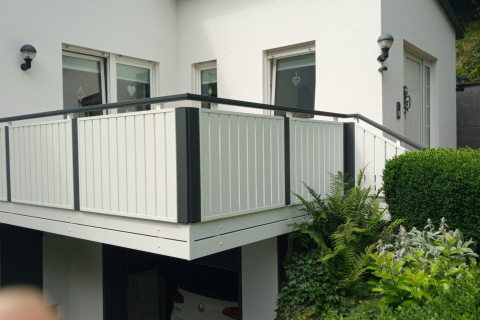 S126-Aluminium-Balkone-Balkongelaender-Rieb-Balkone-Wartungsfrei-Gelaender-Nie-mehr-Streichen