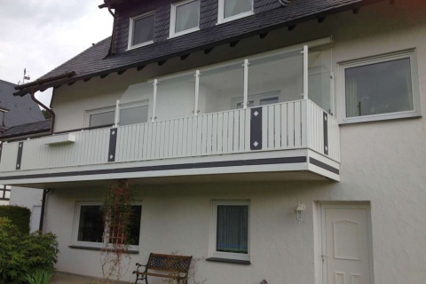 T015-Aluminium-Balkone-Balkongelaender-Rieb-Balkone-Wartungsfrei-Gelaender-Nie-mehr-Streichen