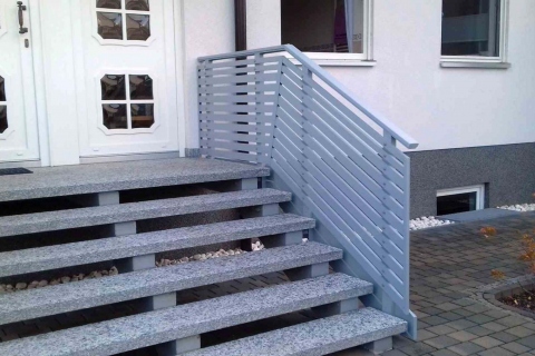 T017-Aluminium-Balkone-Balkongelaender-Rieb-Balkone-Wartungsfrei-Gelaender-Nie-mehr-Streichen