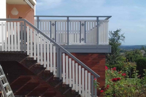 T022-Aluminium-Balkone-Balkongelaender-Rieb-Balkone-Wartungsfrei-Gelaender-Nie-mehr-Streichen