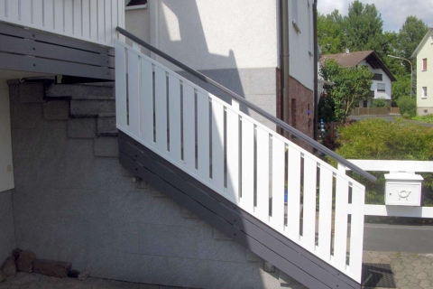 T027-Aluminium-Balkone-Balkongelaender-Rieb-Balkone-Wartungsfrei-Gelaender-Nie-mehr-Streichen