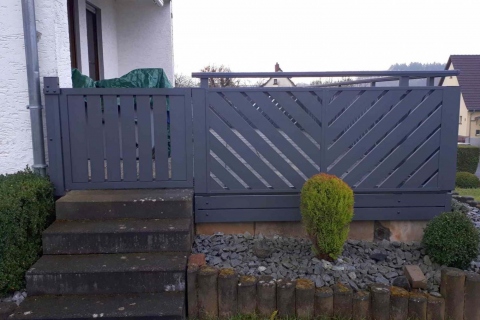 T045-Aluminium-Balkone-Balkongelaender-Rieb-Balkone-Wartungsfrei-Gelaender-Nie-mehr-Streichen