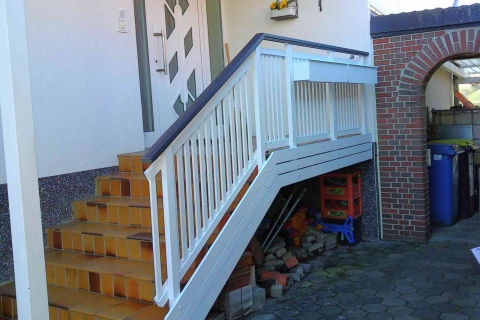 T051-Aluminium-Balkone-Balkongelaender-Rieb-Balkone-Wartungsfrei-Gelaender-Nie-mehr-Streichen