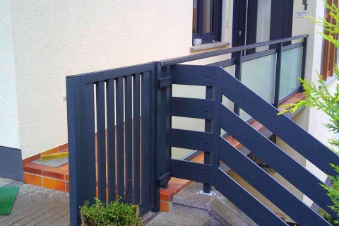 T058-Aluminium-Balkone-Balkongelaender-Rieb-Balkone-Wartungsfrei-Gelaender-Nie-mehr-Streichen