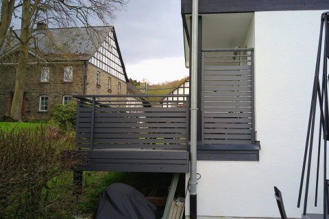 T072-Aluminium-Balkone-Balkongelaender-Rieb-Balkone-Wartungsfrei-Gelaender-Nie-mehr-Streichen