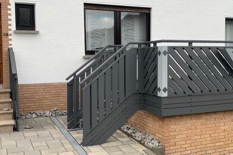T081-Aluminium-Balkone-Balkongelaender-Rieb-Balkone-Wartungsfrei-Gelaender-Nie-mehr-Streichen