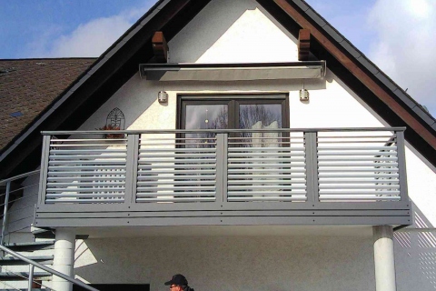 W001-Waagerecht-Aluminium-Balkone-Balkongelaender-Rieb-Balkone-Wartungsfrei-Gelaender-Nie-mehr-Streichen