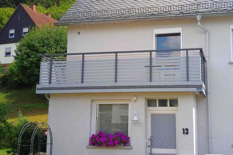 W005-Waagerecht-Aluminium-Balkone-Balkongelaender-Rieb-Balkone-Wartungsfrei-Gelaender-Nie-mehr-Streichen