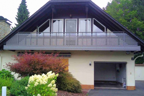 W006-Waagerecht-Aluminium-Balkone-Balkongelaender-Rieb-Balkone-Wartungsfrei-Gelaender-Nie-mehr-Streichen