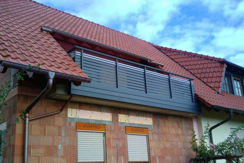 W007-Waagerecht-Aluminium-Balkone-Balkongelaender-Rieb-Balkone-Wartungsfrei-Gelaender-Nie-mehr-Streichen