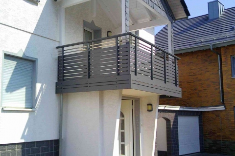 W009-Waagerecht-Aluminium-Balkone-Balkongelaender-Rieb-Balkone-Wartungsfrei-Gelaender-Nie-mehr-Streichen