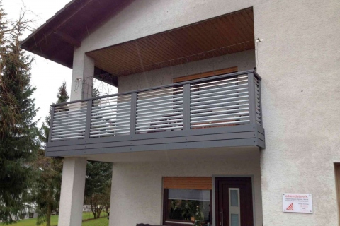 W015-Waagerecht-Aluminium-Balkone-Balkongelaender-Rieb-Balkone-Wartungsfrei-Gelaender-Nie-mehr-Streichen