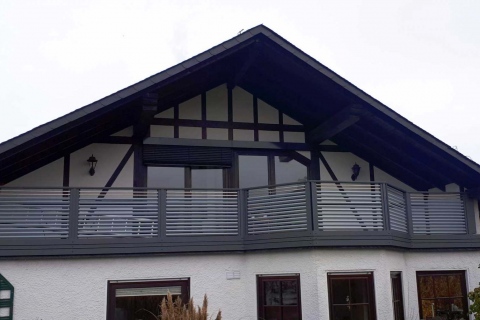 W021-Waagerecht-Aluminium-Balkone-Balkongelaender-Rieb-Balkone-Wartungsfrei-Gelaender-Nie-mehr-Streichen