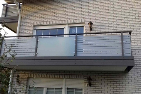 W022-Waagerecht-Aluminium-Balkone-Balkongelaender-Rieb-Balkone-Wartungsfrei-Gelaender-Nie-mehr-Streichen