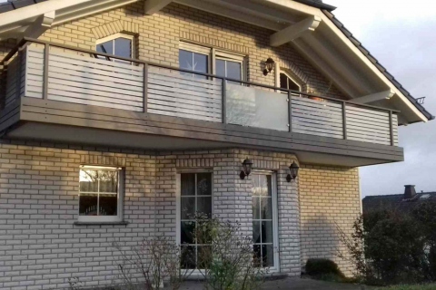 W024-Waagerecht-Aluminium-Balkone-Balkongelaender-Rieb-Balkone-Wartungsfrei-Gelaender-Nie-mehr-Streichen