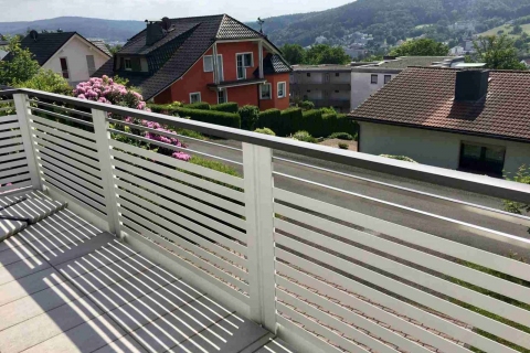 W025-Waagerecht-Aluminium-Balkone-Balkongelaender-Rieb-Balkone-Wartungsfrei-Gelaender-Nie-mehr-Streichen