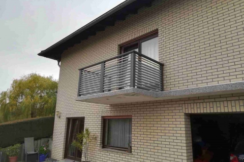 W032-Waagerecht-Aluminium-Balkone-Balkongelaender-Rieb-Balkone-Wartungsfrei-Gelaender-Nie-mehr-Streichen