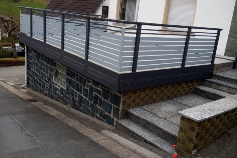 W037-Waagerecht-Aluminium-Balkone-Balkongelaender-Rieb-Balkone-Wartungsfrei-Gelaender-Nie-mehr-Streichen