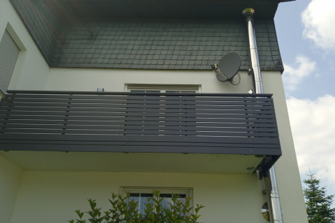 W047-Waagerecht-Aluminium-Balkone-Balkongelaender-Rieb-Balkone-Wartungsfrei-Gelaender-Nie-mehr-Streichen