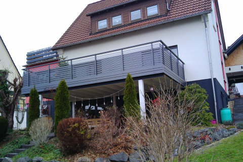 W048-Waagerecht-Aluminium-Balkone-Balkongelaender-Rieb-Balkone-Wartungsfrei-Gelaender-Nie-mehr-Streichen