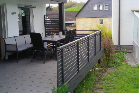 W162-Waagerecht-Aluminium-Balkone-Balkongelaender-Rieb-Balkone-Wartungsfrei-Gelaender-Nie-mehr-Streichen