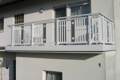 R087-System3000-Rieb-Balkone-Geländer-Aluminium-Wartungsfrei-Balkongeländer-Renovierung-Witterungsbeständig